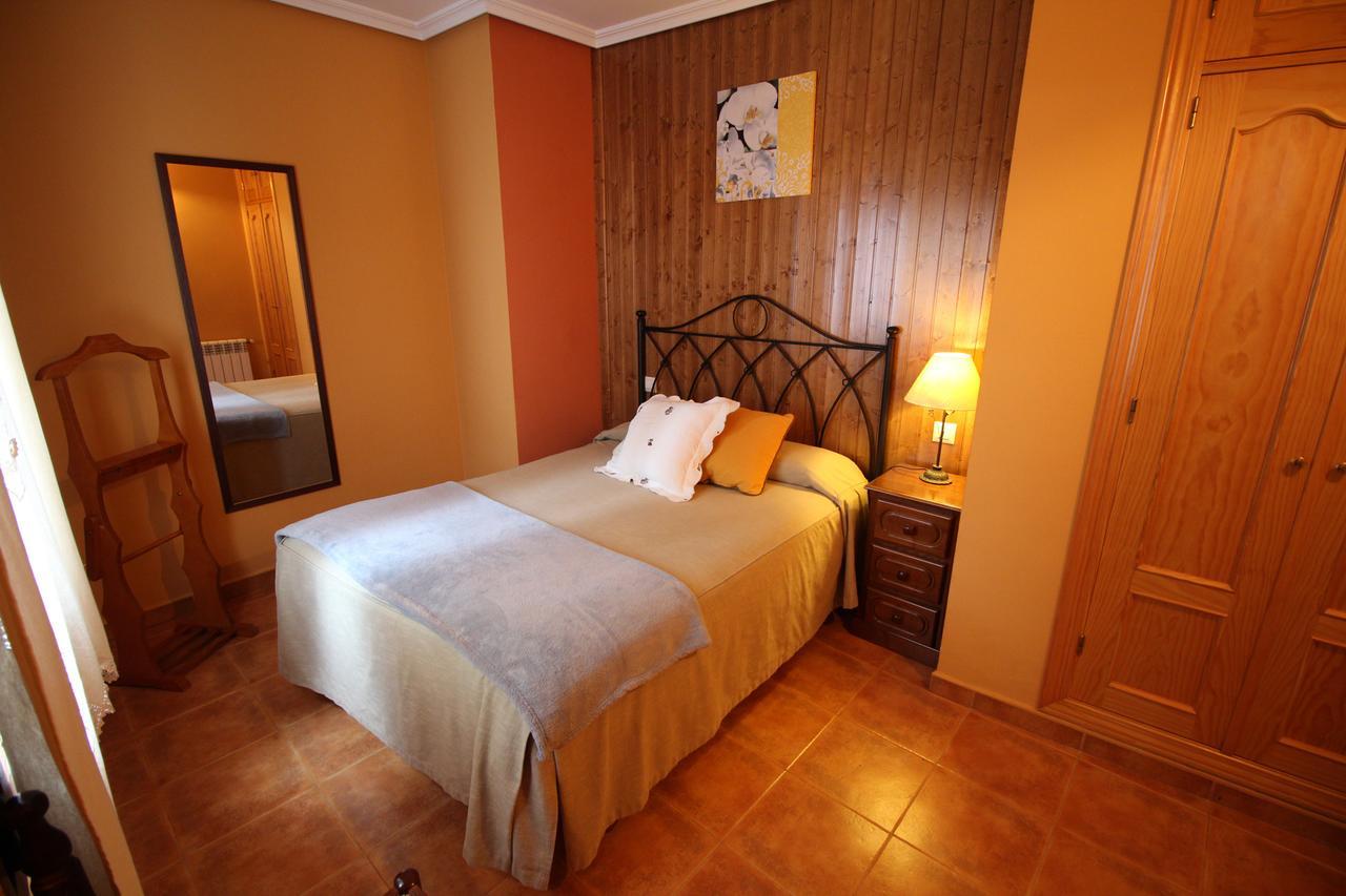 Sierra De Monfrague Appartement Torrejón el Rubio Buitenkant foto